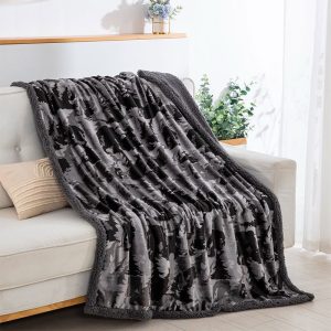 SquatchSwag - Camo Series Sherpa Throw Blanket